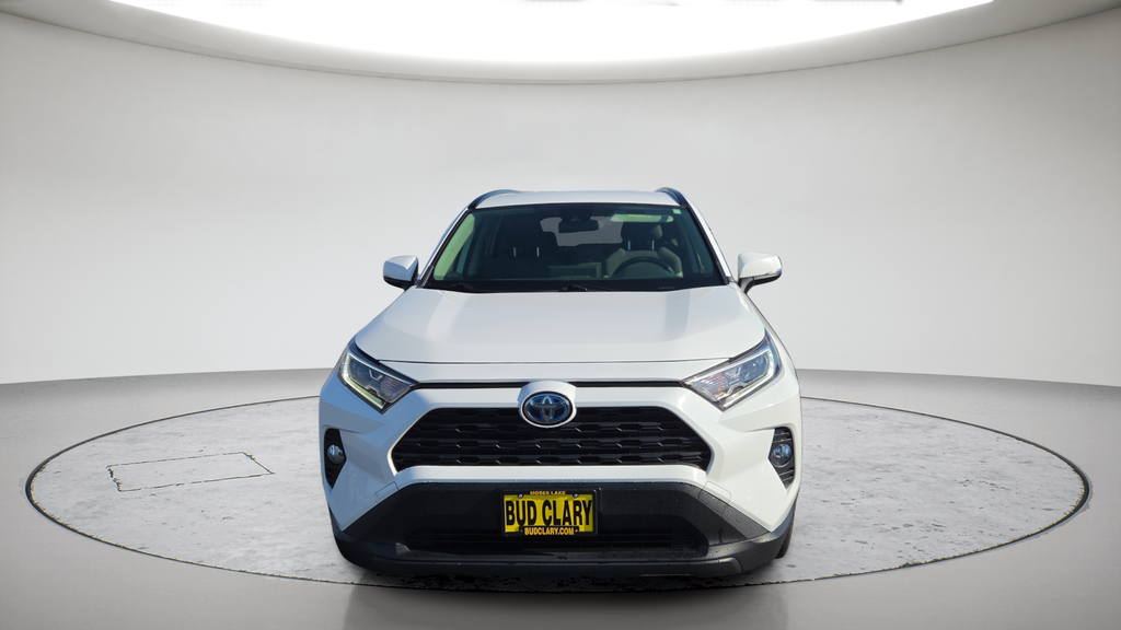 Used 2021 White Toyota XLE image 20