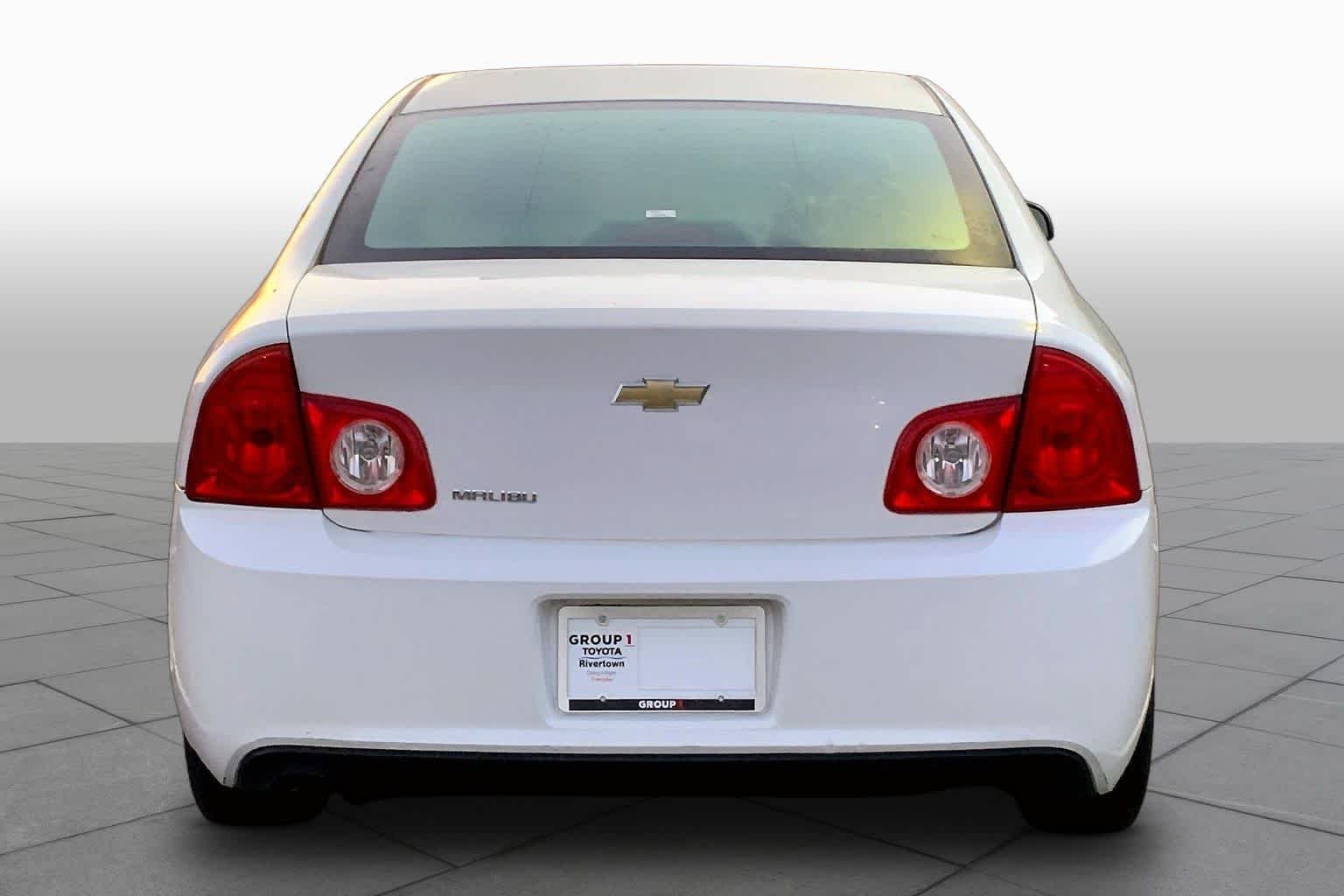 Used 2012 Summit White Chevrolet LS w/1FL image 5