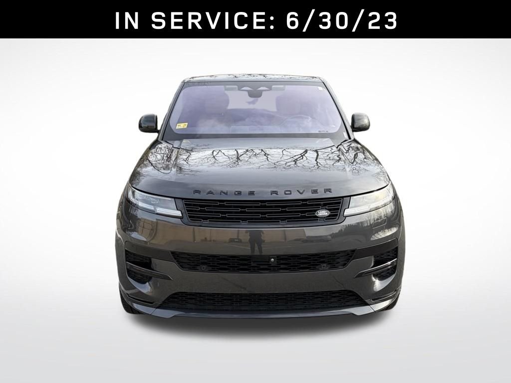 Used 2023 Gray Land Rover SE Dynamic image 2