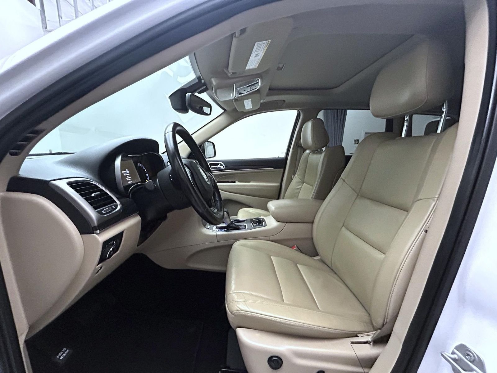 Used 2019 White Jeep Limited image 10
