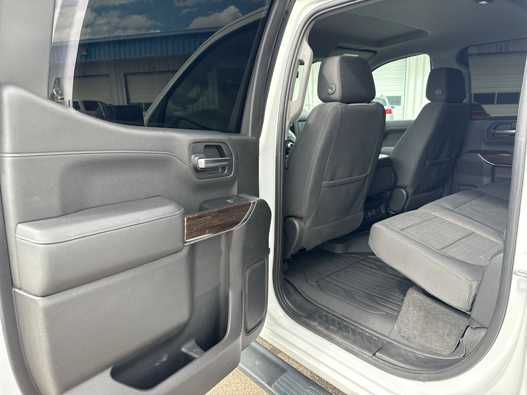 Used 2020 SUMMIT WHITE GMC Elevation image 13