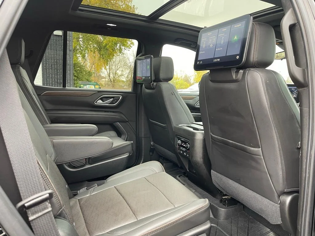 Used 2021  Chevrolet High Country image 36