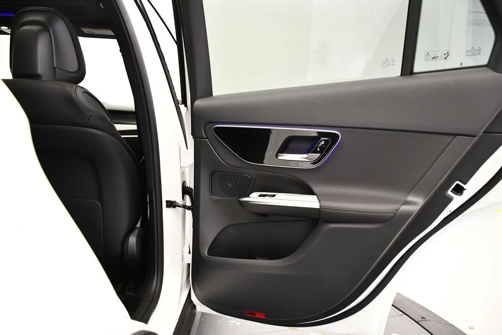 New 2026 Polar White Mercedes-Benz GLC 300 image 48