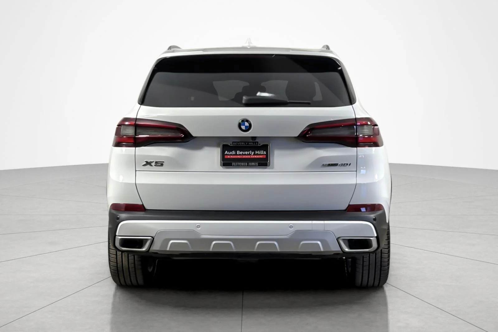 Used 2023 Alpine White BMW sDrive40i Sports Activity Vehicle image 4