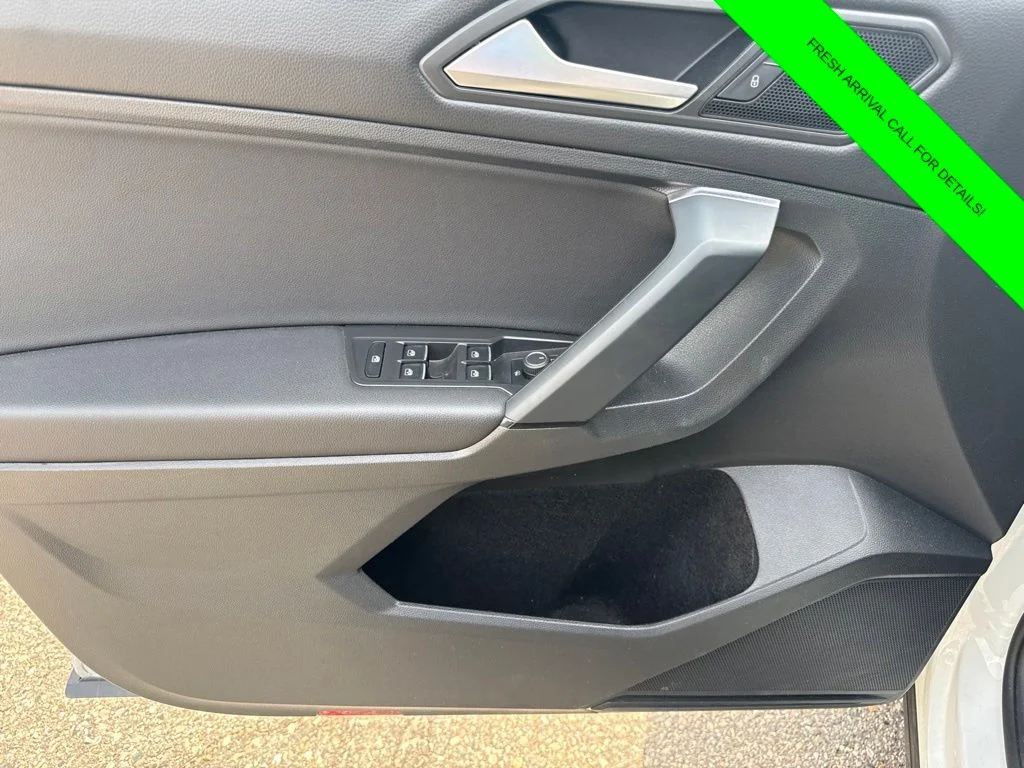 Used 2019 White Volkswagen 2.0T SE image 19