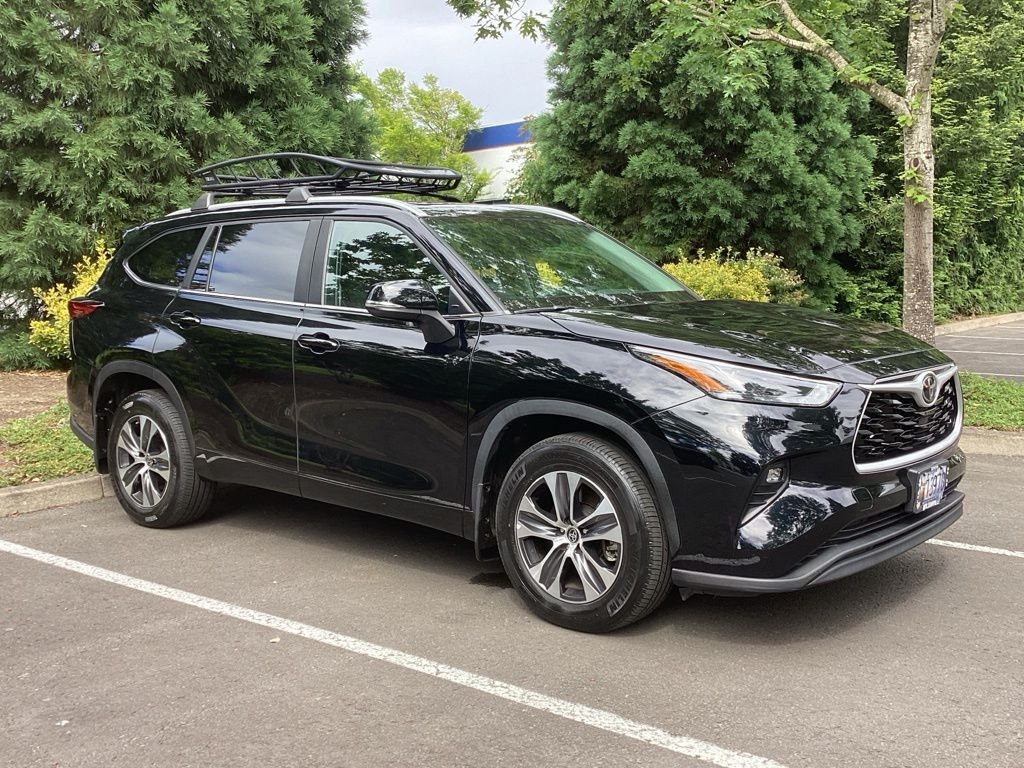 Used 2023 Black Toyota XLE image 7