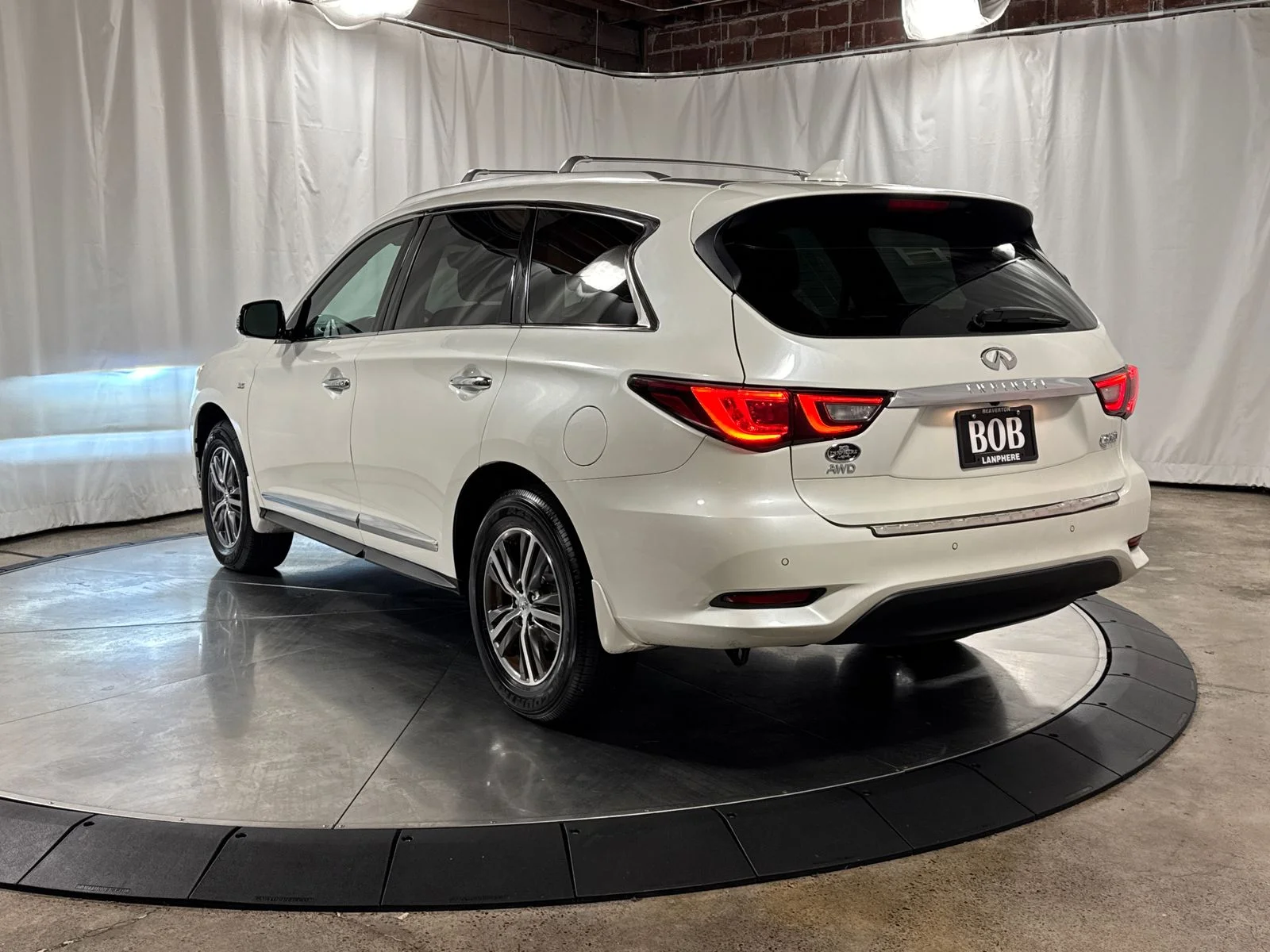 Used 2019 White INFINITI LUXE image 7