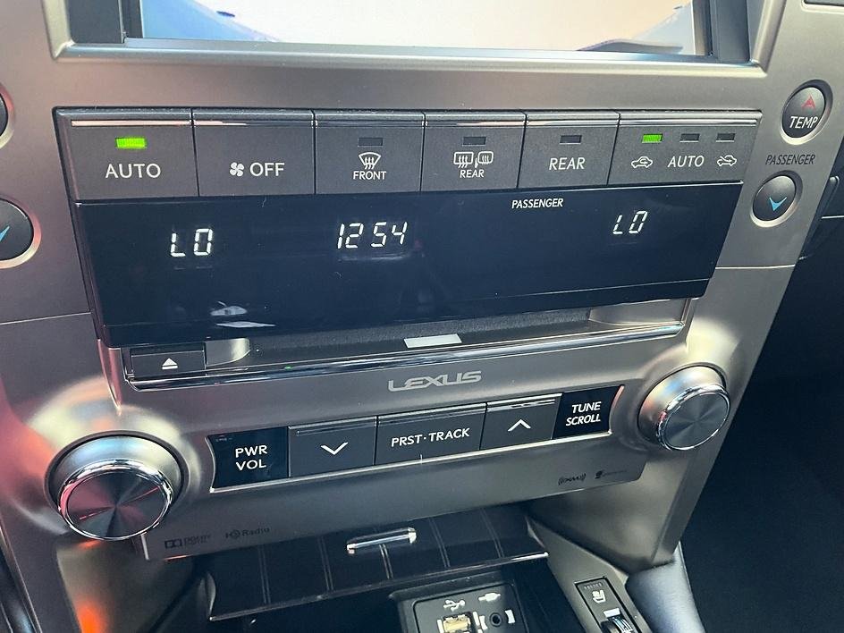 Used 2020 White Lexus 460 image 21