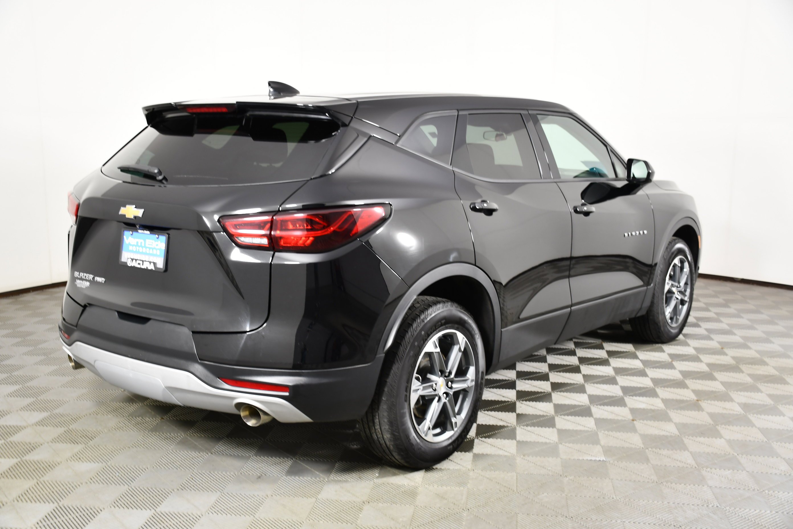 Used 2025 Black Chevrolet LT image 6