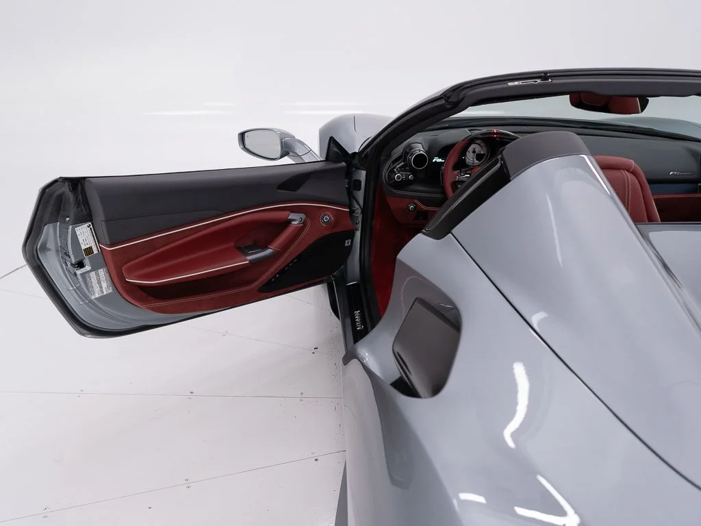 Used 2023 Grigio Titanio Metallic Ferrari  image 18