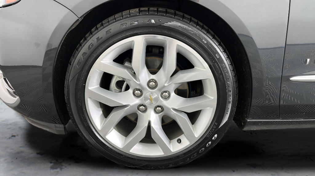 Used 2014 Ashen Gray Metallic Chevrolet LTZ image 26
