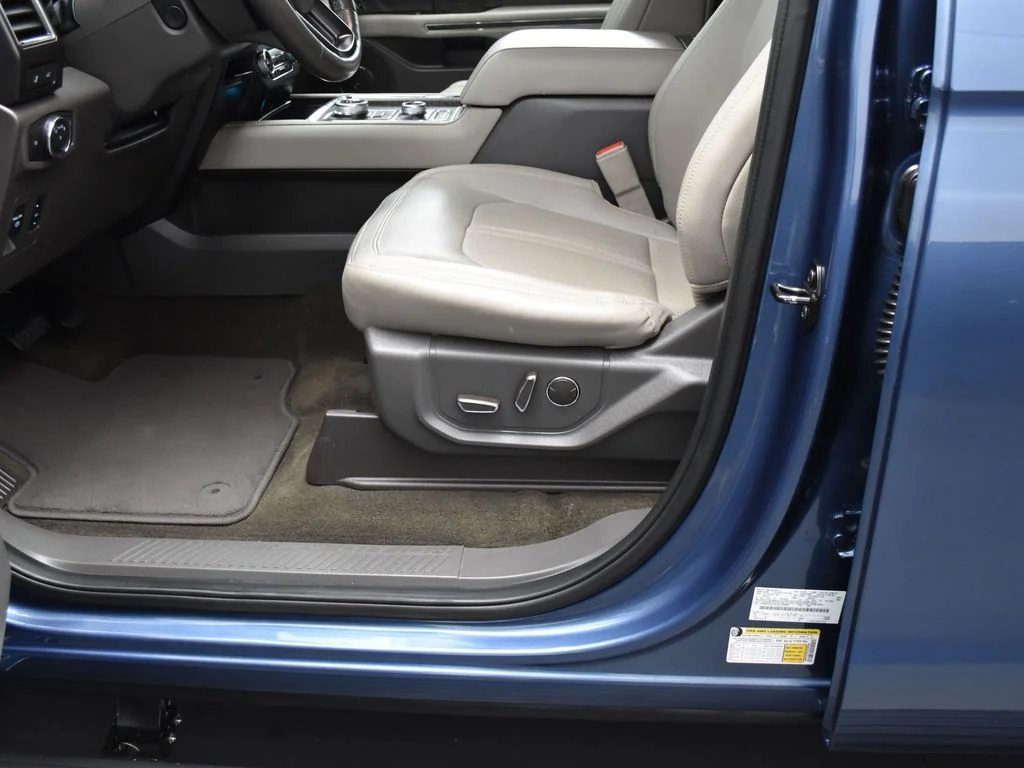 Used 2020 Blue Ford Limited image 7