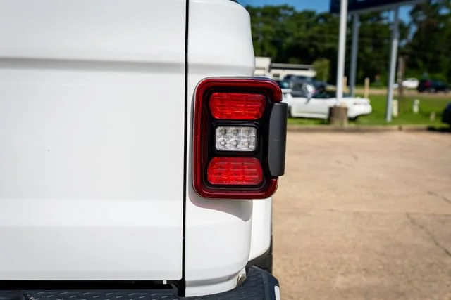 Used 2022 Bright White Clearcoat Jeep High Altitude image 17