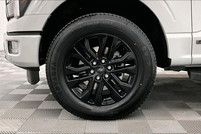 Used 2024 Avalanche Ford Lariat image 9