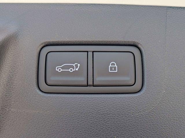 New 2026 White Hyundai SEL FWD image 13