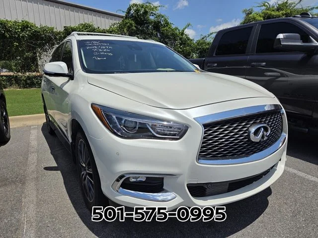 Used 2018 White INFINITI Base image 3