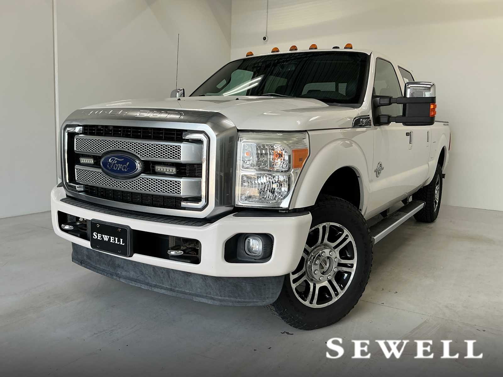 Used 2016 White Platinum Metallic Tri-Coat Ford Platinum image 1