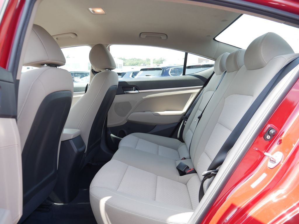 Used 2019 Red Hyundai SE image 15