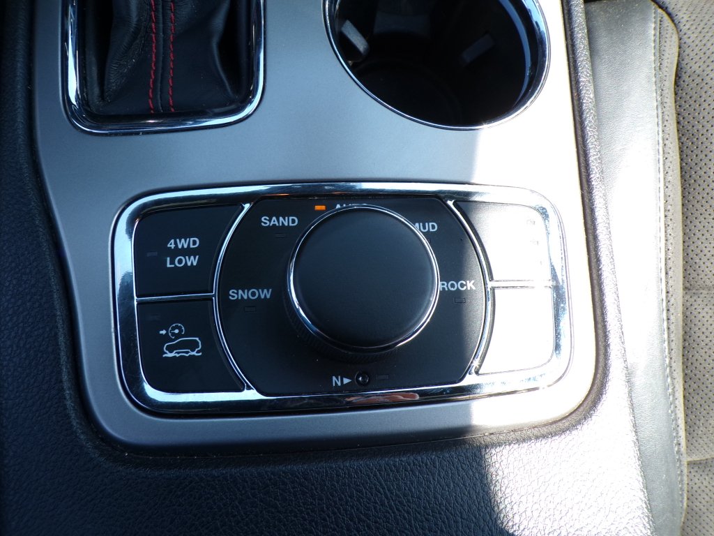 Used 2021 Granite Crystal Metallic Clearcoat Jeep Trailhawk image 21
