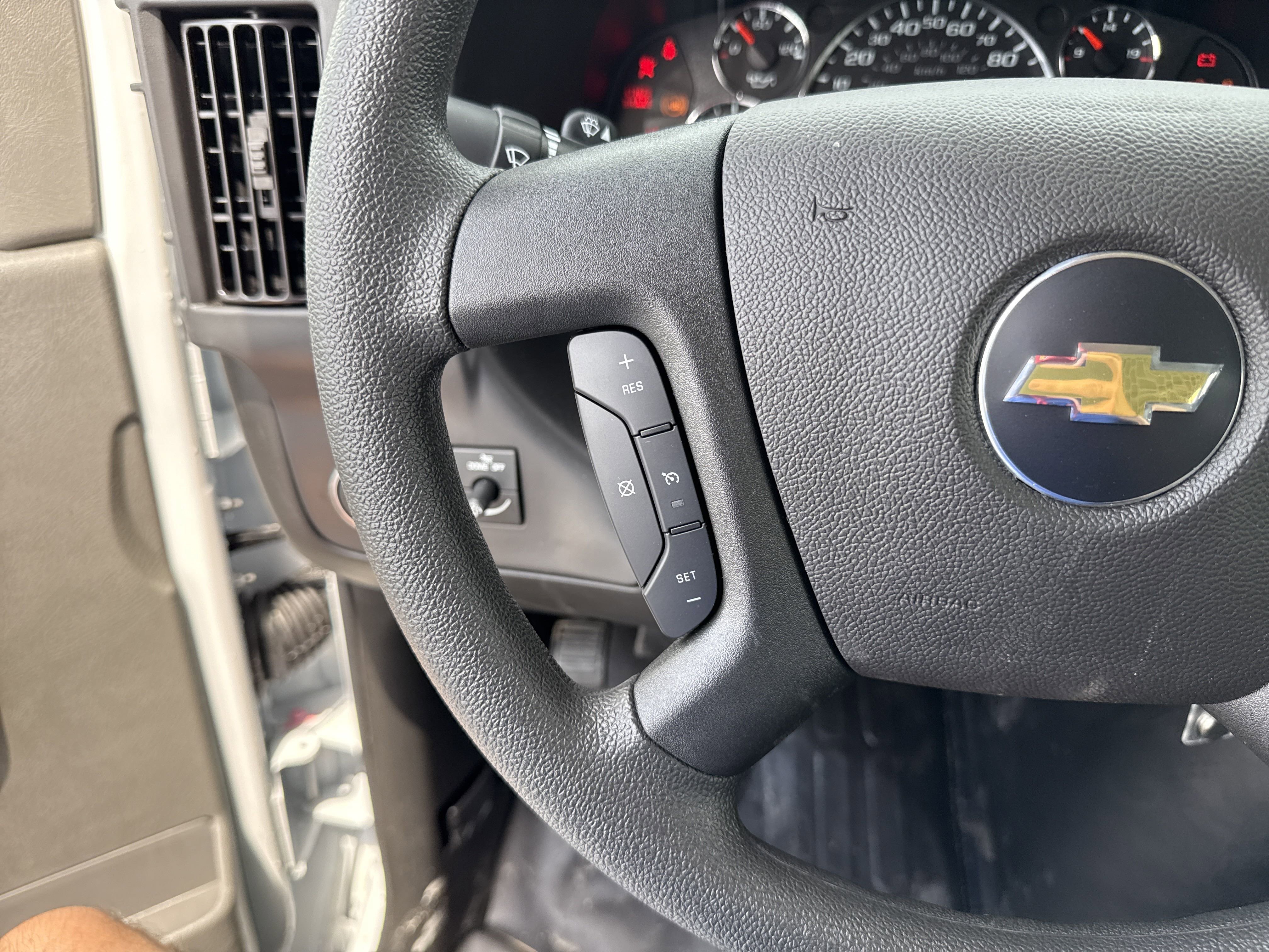 2025 Chevrolet Express Cargo Work Van - Photo 14