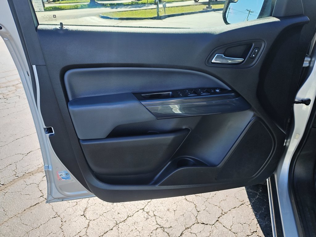 Used 2016 Silver Chevrolet Z71 image 12