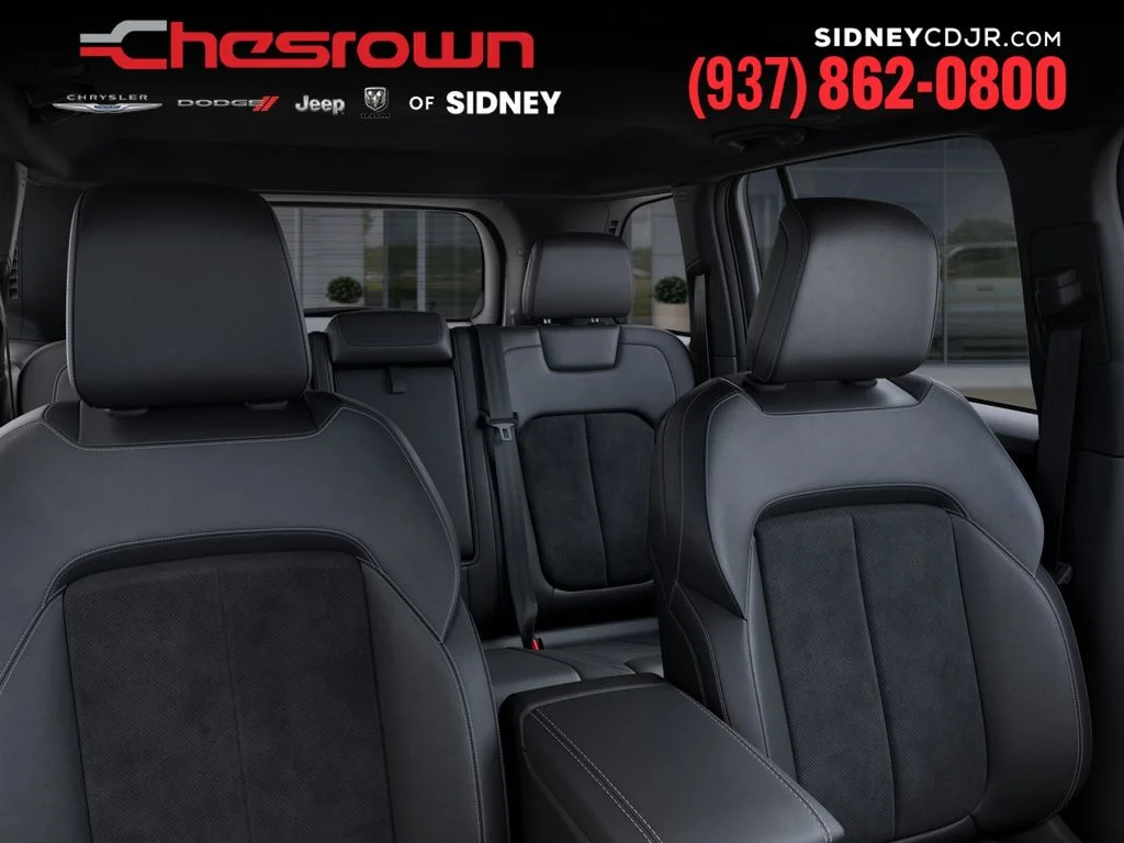 New 2026 Bright White Clear-Coat Exterior Paint Jeep Laredo Altitude image 26