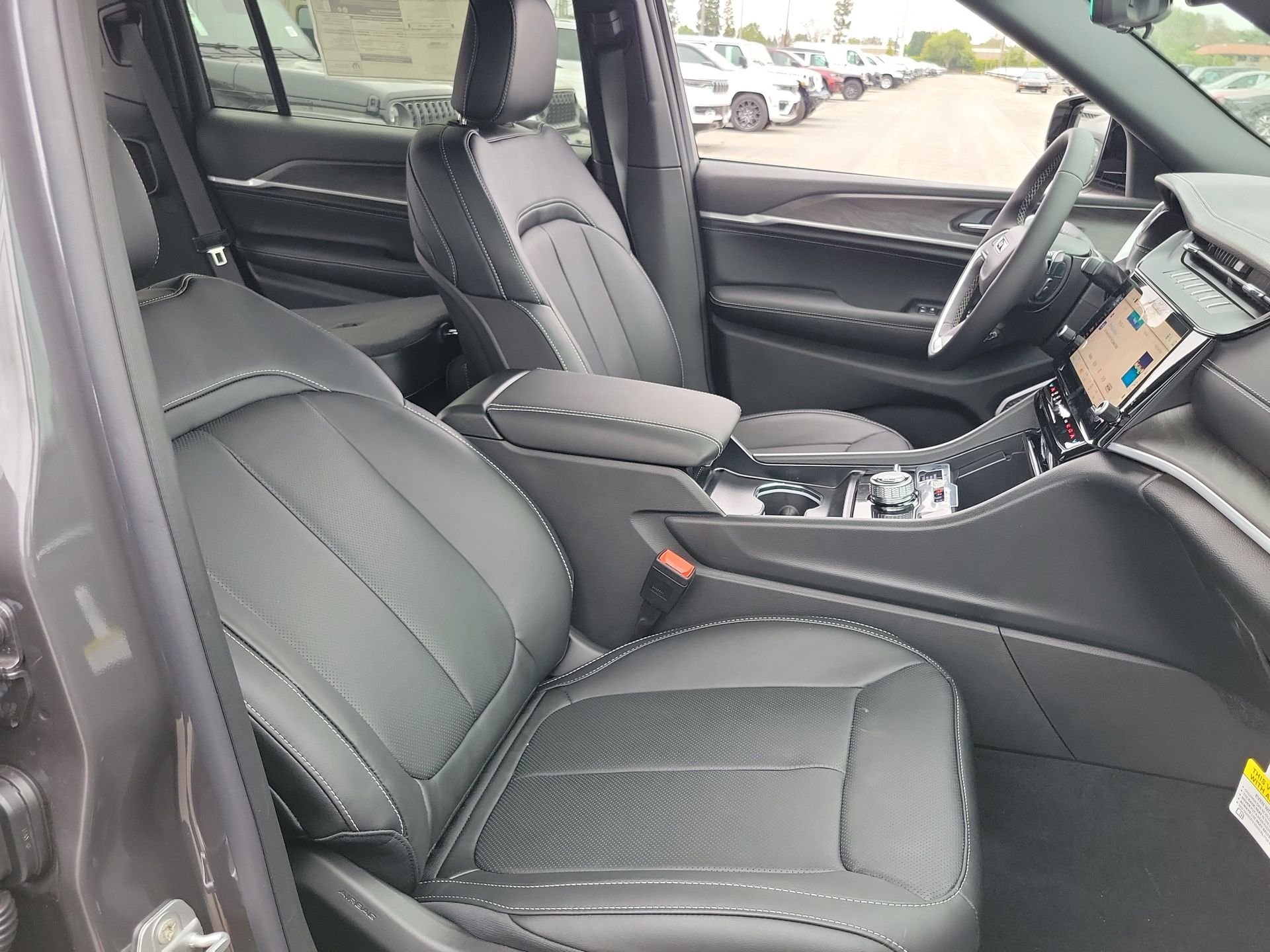 New 2026 Baltic Gray Metallic Clear-Coat Exterior Paint Jeep Limited image 16