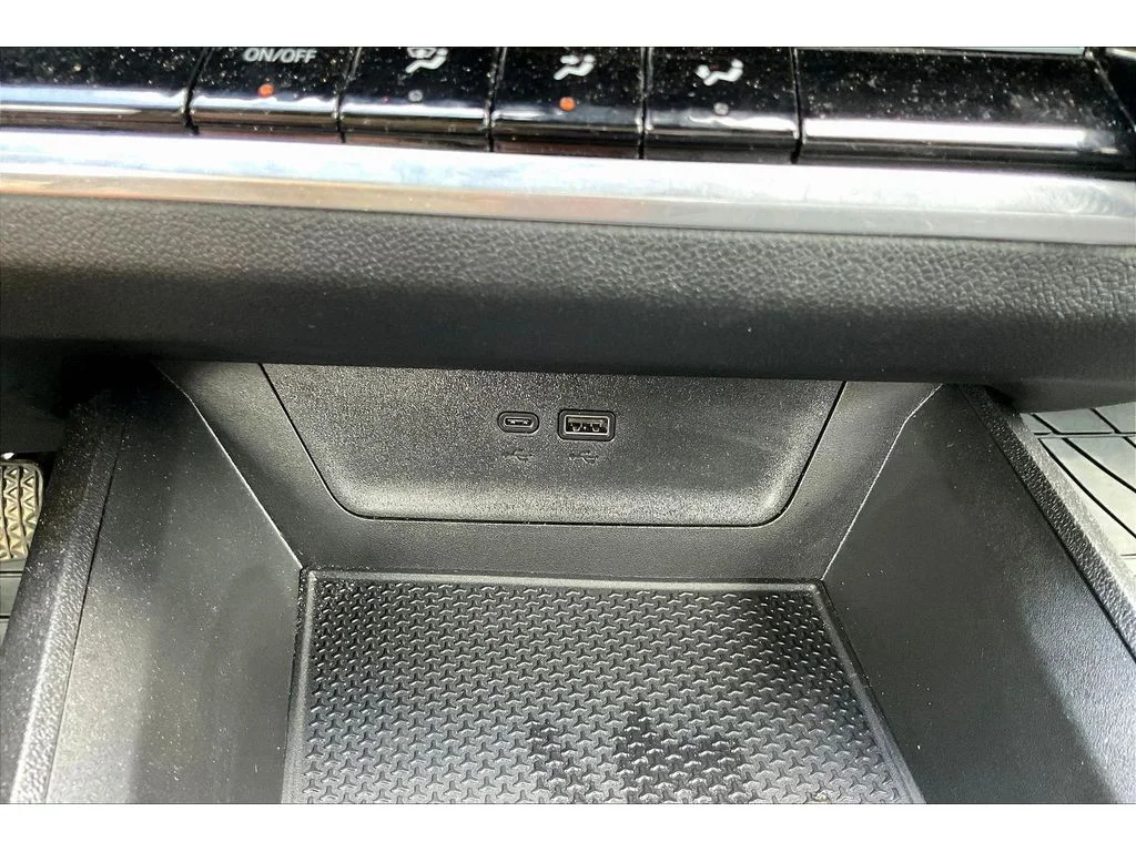 Used 2025 Lakeshore Blue Metallic Chevrolet LT image 23