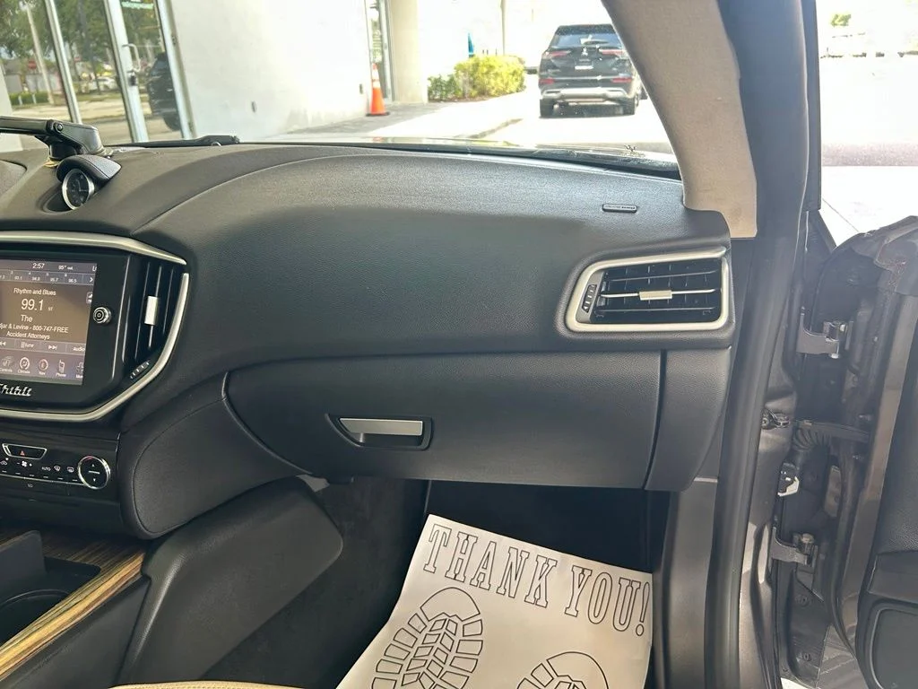 Used 2015 Gray Maserati Base image 24