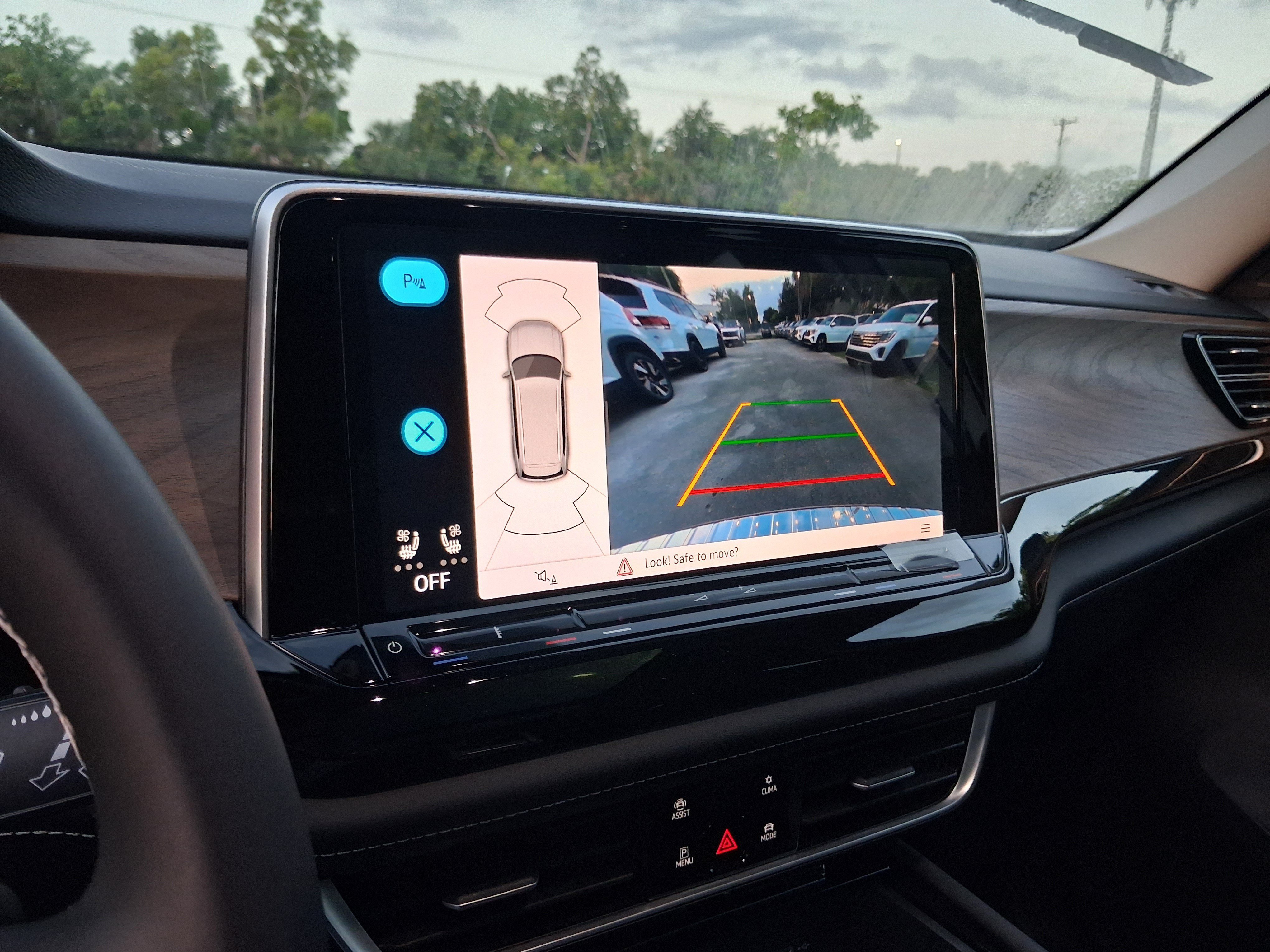 New 2026 White/off-white Volkswagen 2.0T SE w/Technology image 11