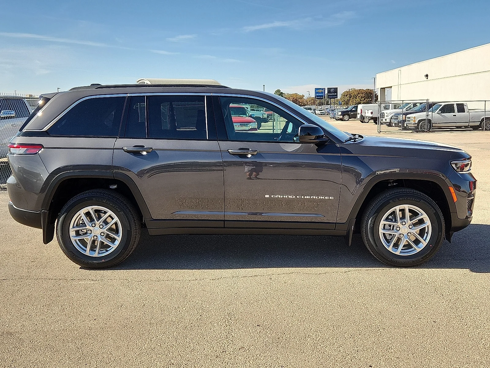 New 2025 Baltic Gray Metallic Clear-Coat  Paint Jeep LAREDO X 4X4 image 5
