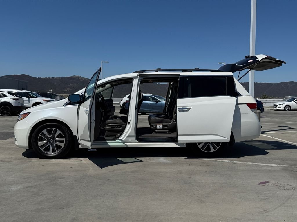 Used 2014 White Diamond Pearl Honda Touring image 13
