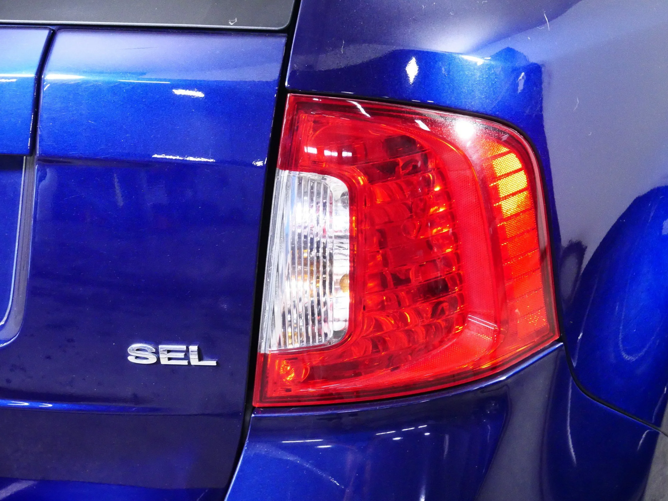 Used 2011 Kona Blue Metallic Ford SEL image 17