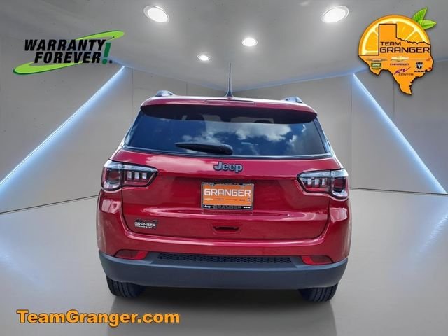 New 2026 Red Hot Pearlcoat Jeep Latitude image 6