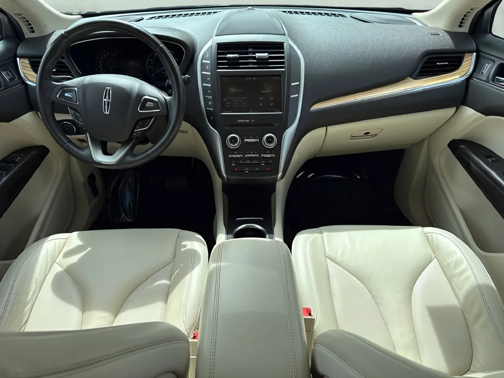 Used 2015 White Lincoln Base image 14