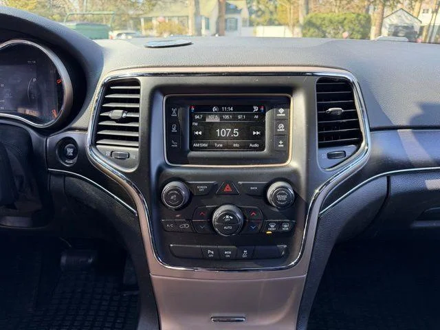 Used 2015 Silver Jeep Limited image 17