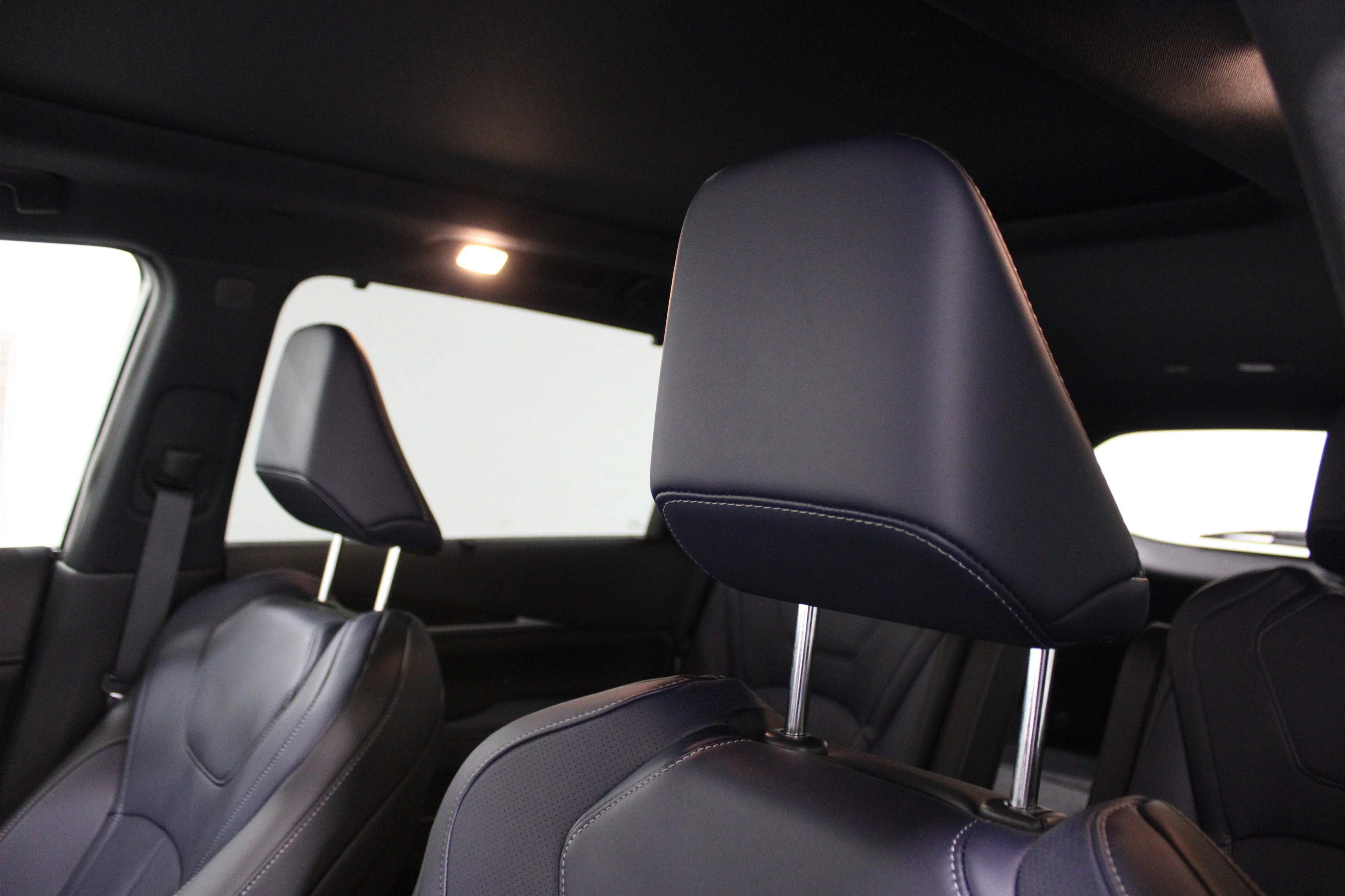 New 2026 RADIANT WHITE INFINITI Sport AWD image 5