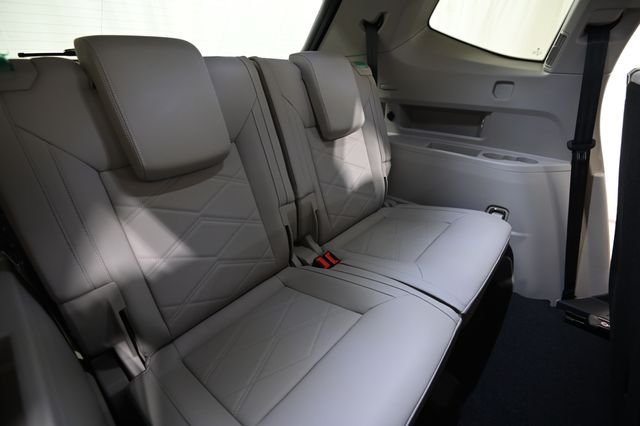 New 2026 Black Volkswagen 2.0T SE w/Technology image 28