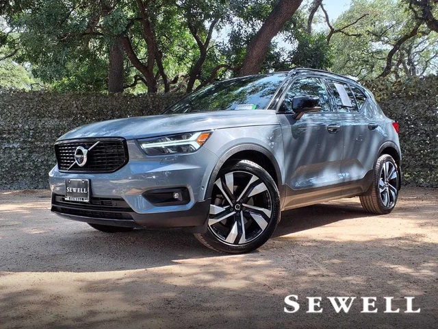 Pre-Owned 2021 Volvo XC40 R-Design