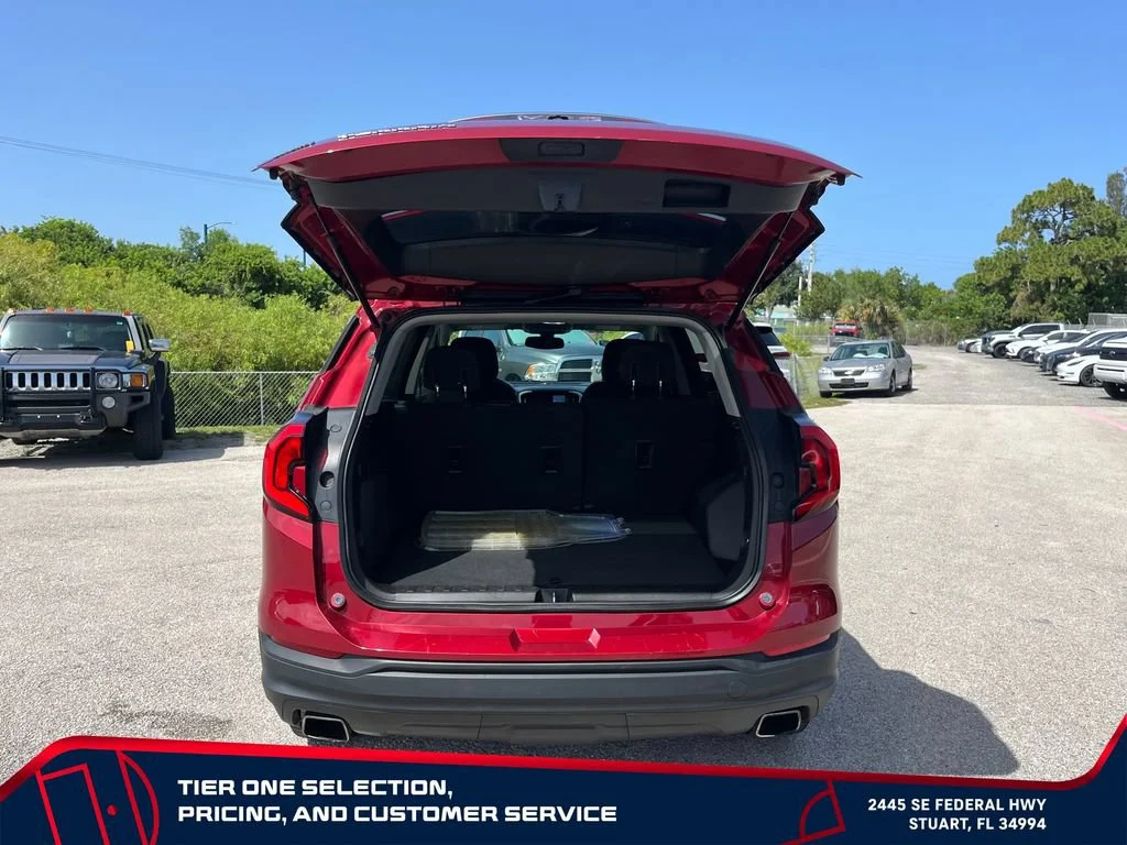Used 2018 RED QUARTZ TINTCOAT GMC SLE image 16