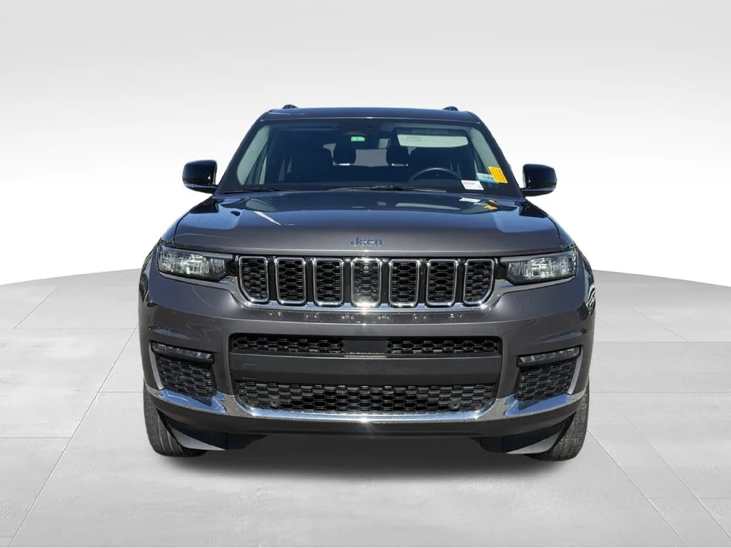 Used 2022 Gray Jeep Limited image 23
