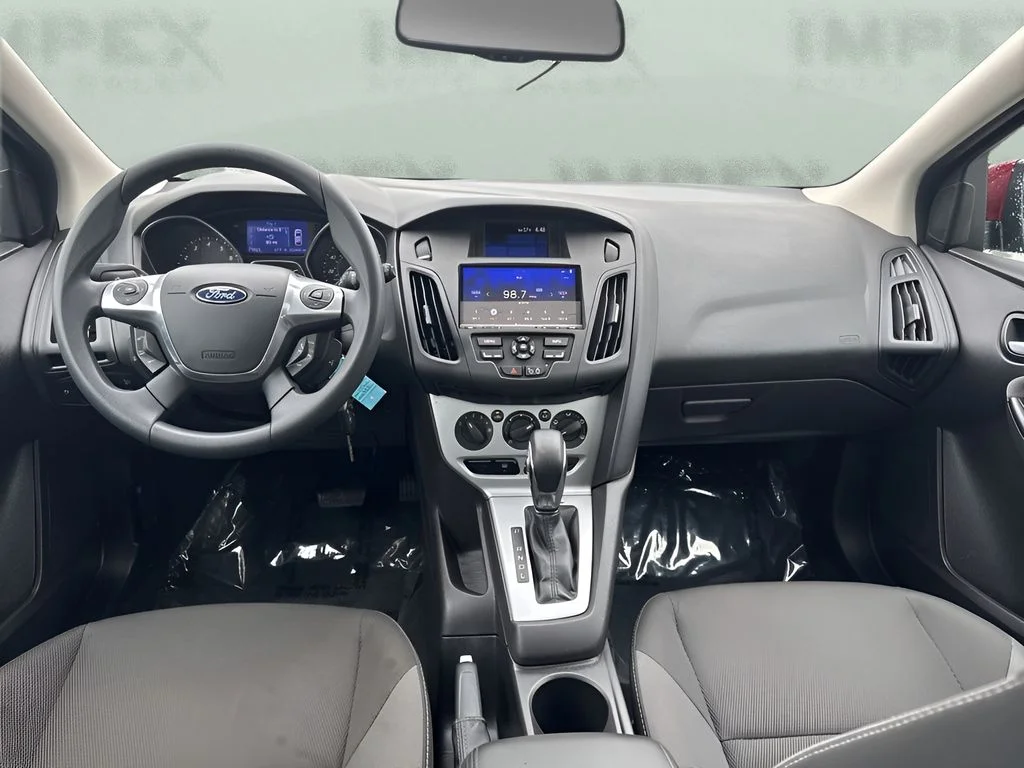 Used 2013 Red Ford SE image 12