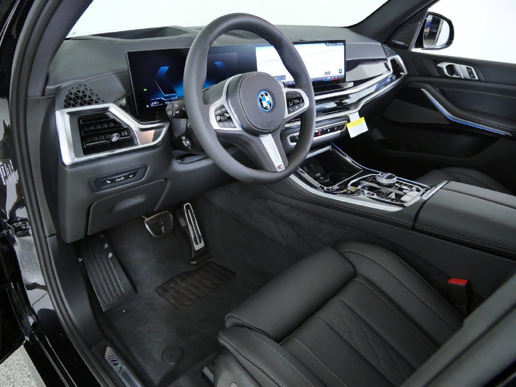 New 2026 Black Sapphire Metallic BMW xDrive50e image 31