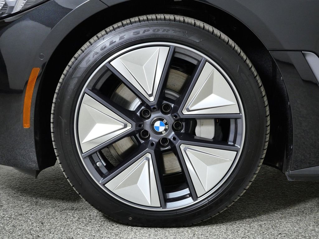 Used 2026 Black Sapphire Metallic BMW xDrive40 image 18