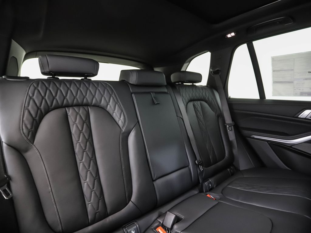 New 2026 Carbon Black Metallic BMW xDrive40i image 28