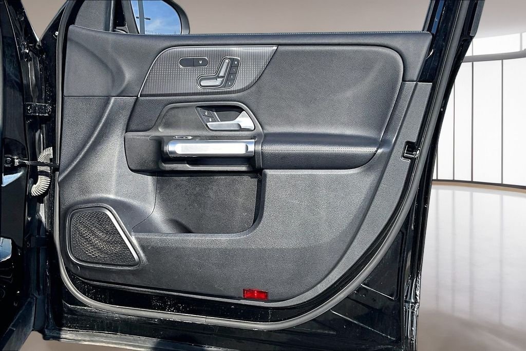 Used 2021 Black Mercedes-Benz GLB 250 image 19