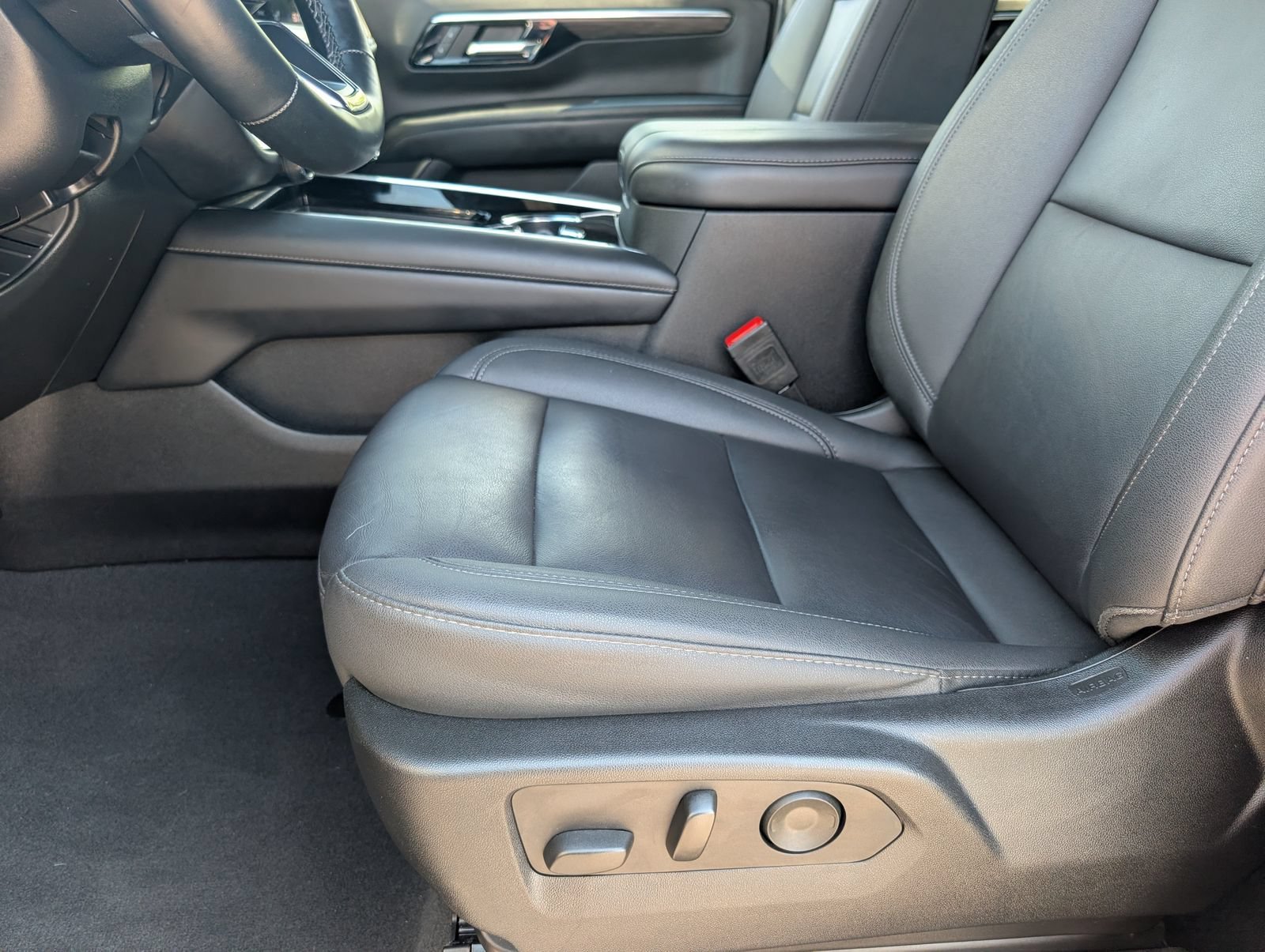 Used 2025 Radiant Red Tintcoat Chevrolet Z71 image 15