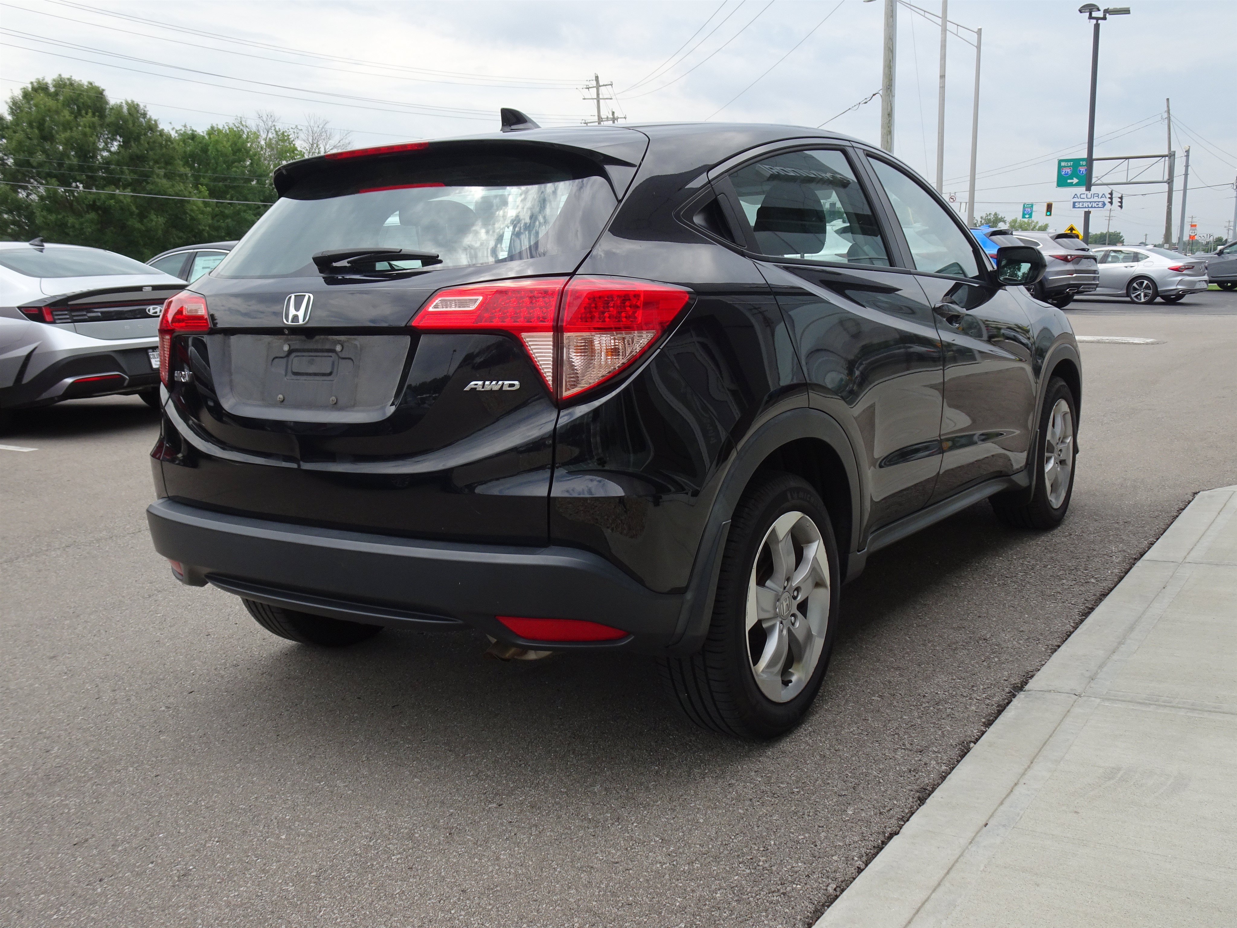 Used 2018  Honda LX image 5