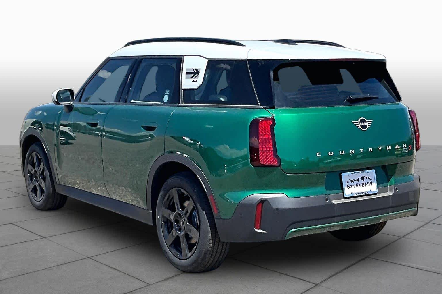 New 2027 British Racing Green IV Metallic MINI Signature Plus image 12