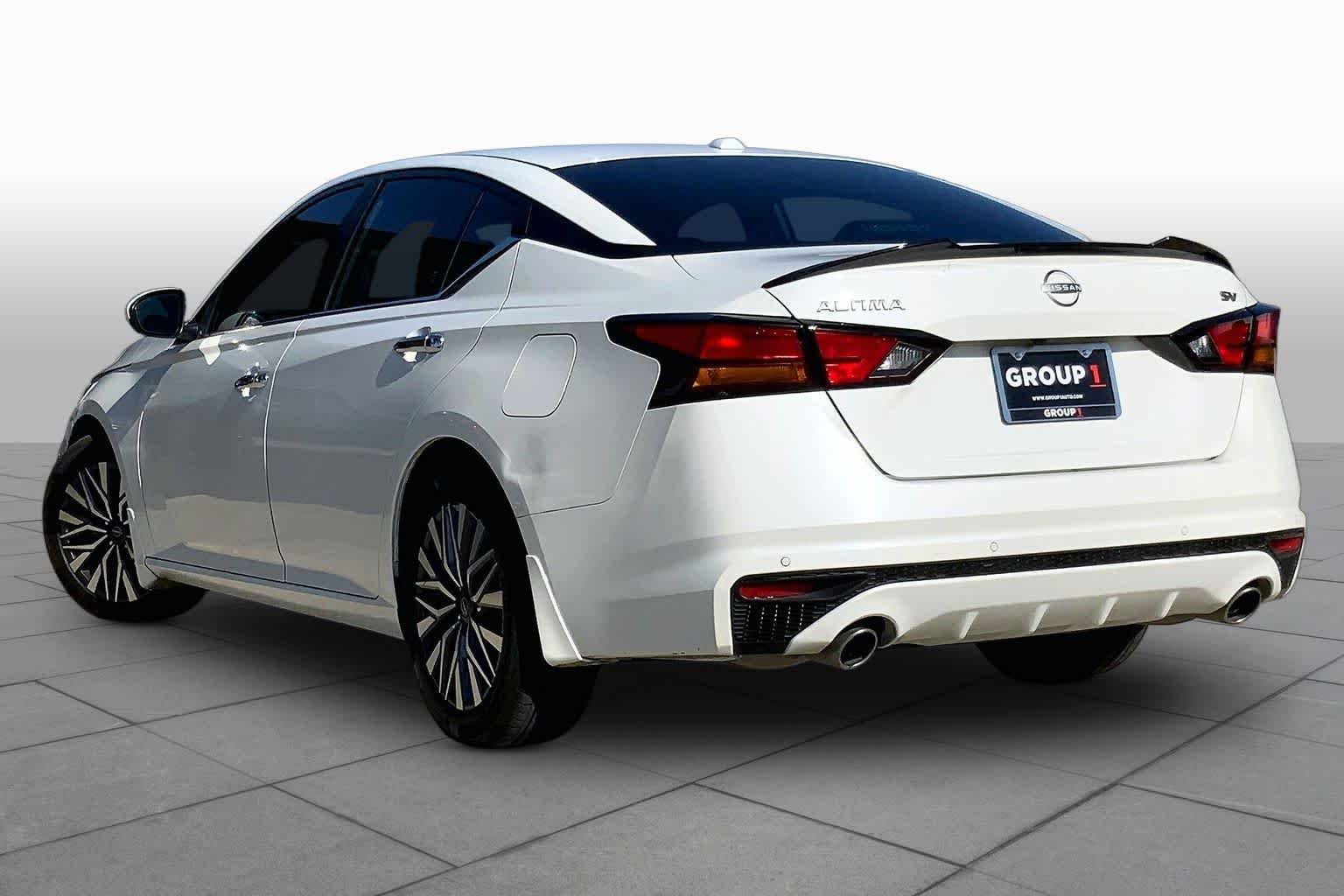 Used 2024 Pearl White Tricoat Nissan 2.5 SV image 12